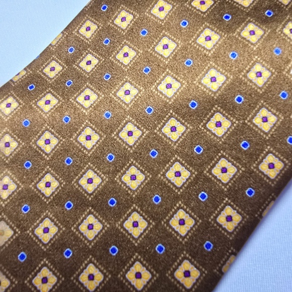 Exquisite BRIONI Mens Silk Necktie: A Timeless Geometric Foulard in Brown, Gold - Picture 3 of 13